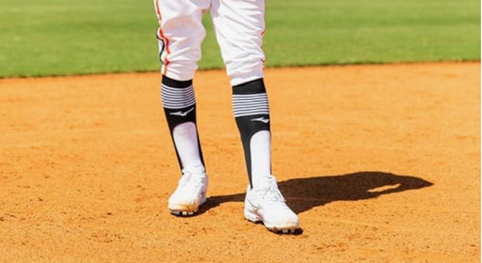 mizuno-performance-hay-day-stirrup-socks-370271a-baseball-softball-retro-stripes-spc-sports