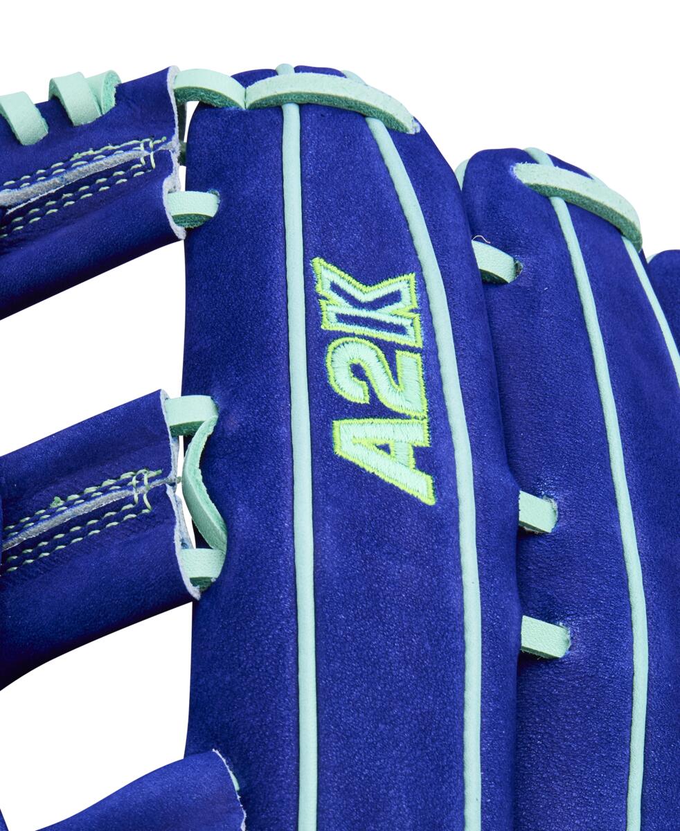 WBW103954 5 2025 WINTER A2K JUAN SOTO GM LHT 1275 BlueberryC Seafoam