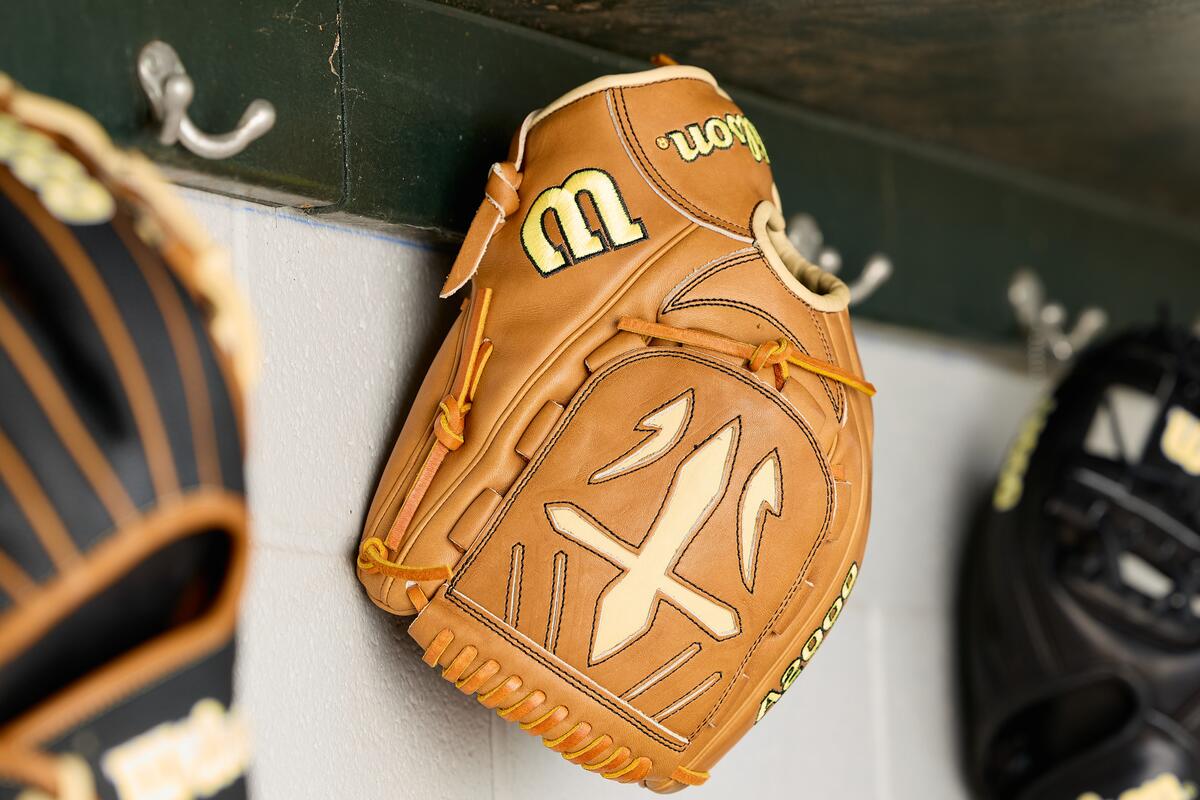 WBW104117 2026BB Wilson Grayslake Location Shoot DM342